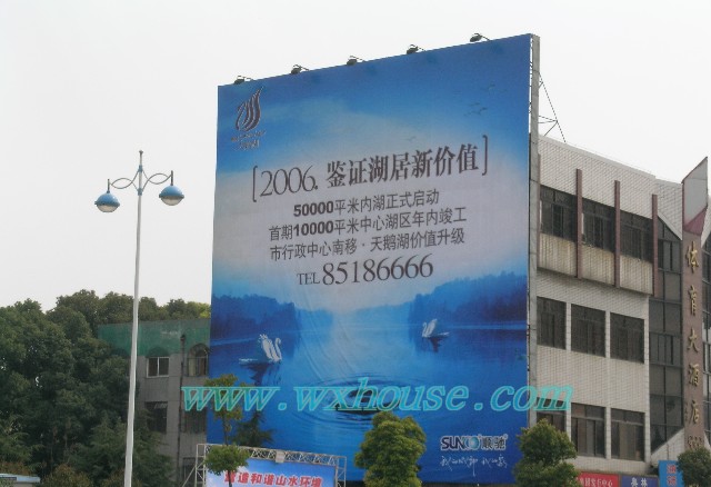 天鹅湖户外广告    南长区 健康路 广告牌