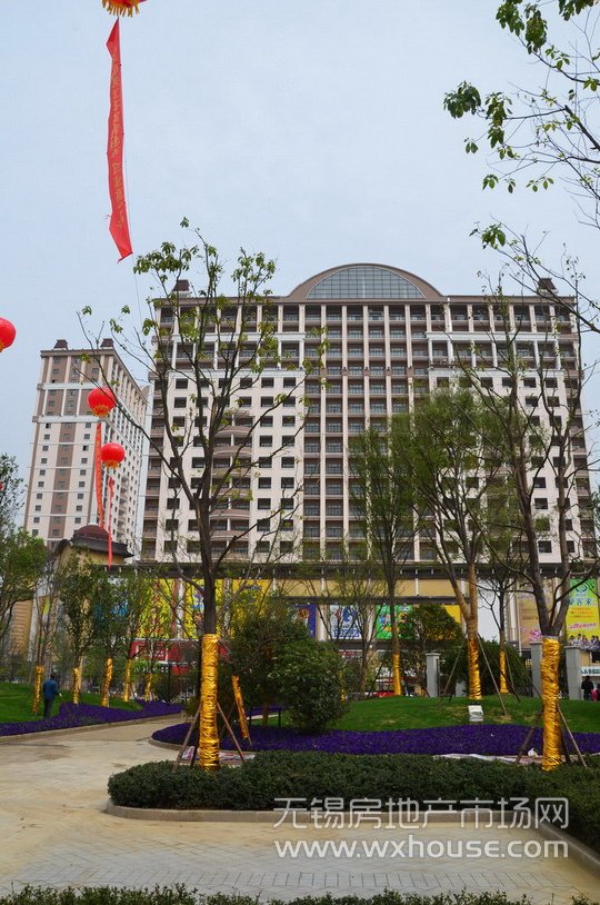 周边配套：宝龙城市广场      