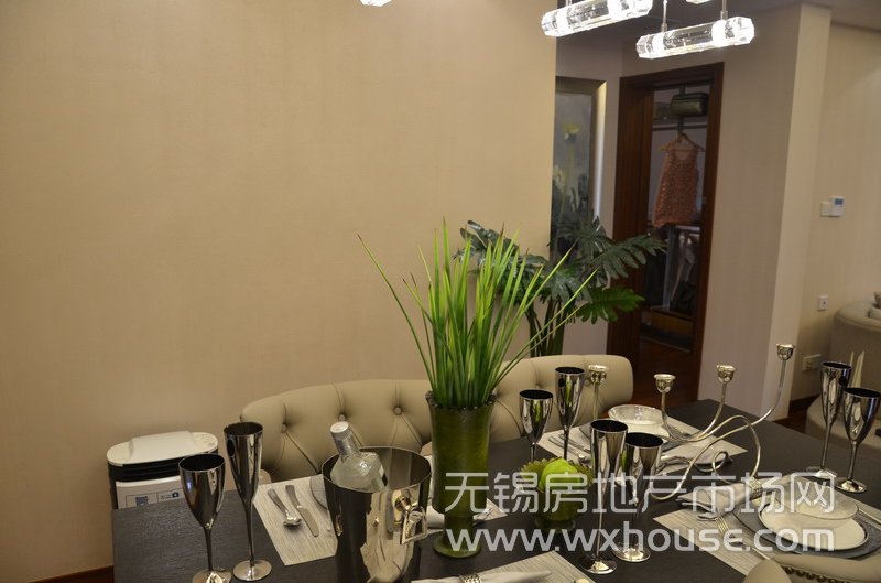 户型135平米样板房：餐厅      