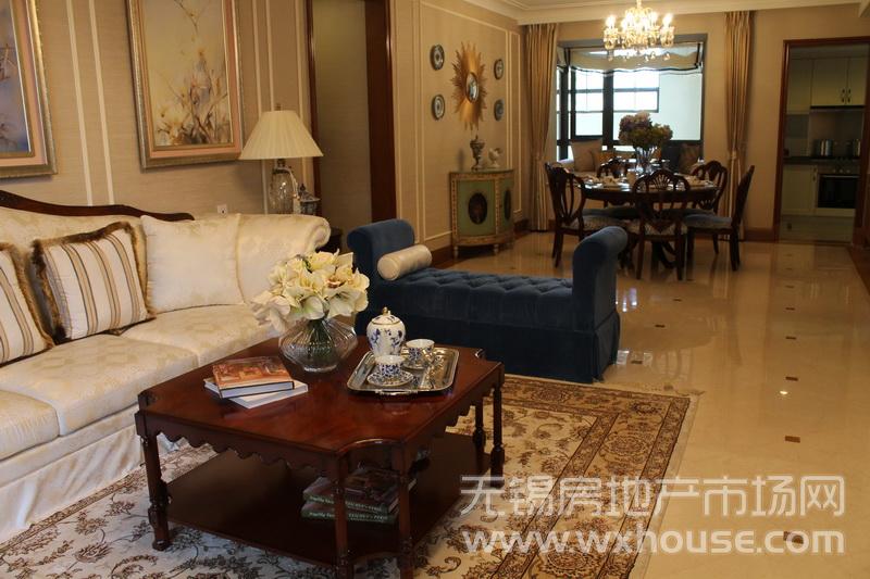 户型205平米样板房：餐客厅      