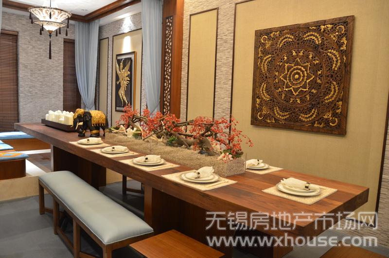 户型260平米别墅样板房：一楼餐厅      