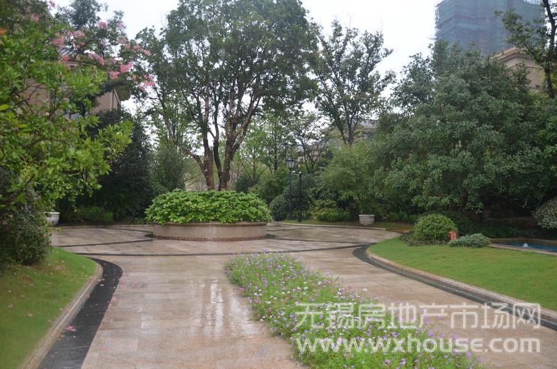 户型260平米别墅样板房：小区景观      