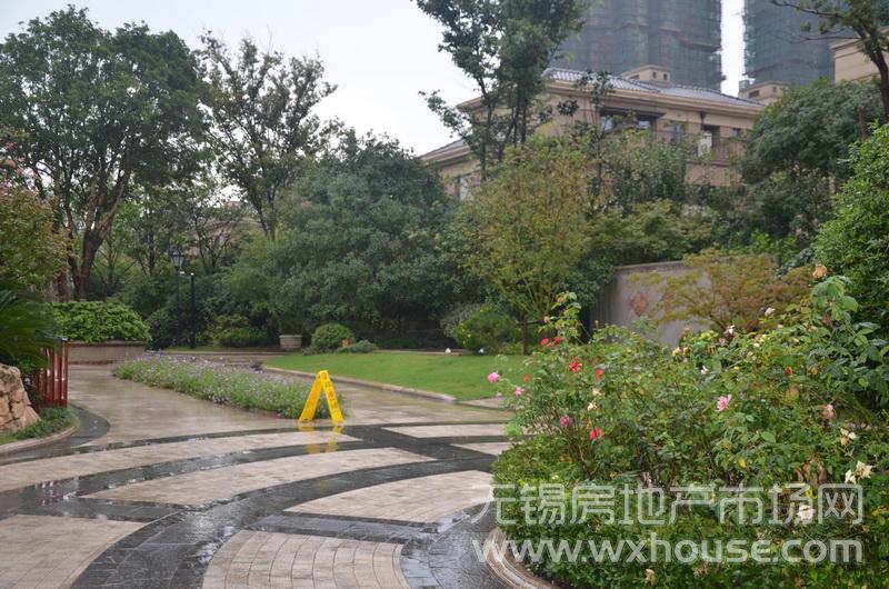 户型260平米别墅样板房：小区景观      