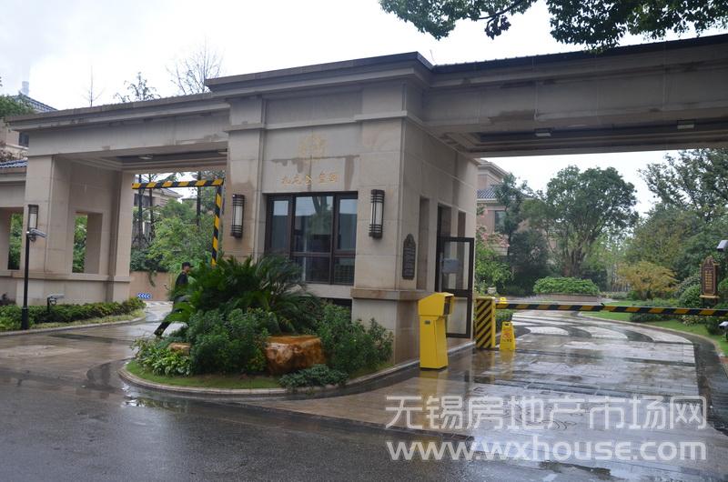 户型260平米别墅样板房：小区入口      