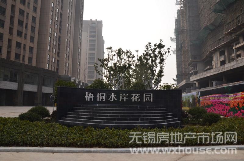 小区入口      