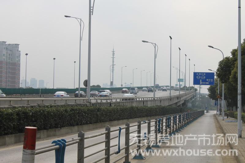周边道路：金城路      