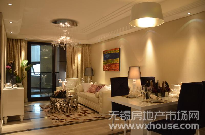 户型92平米样板房：客厅和餐厅      