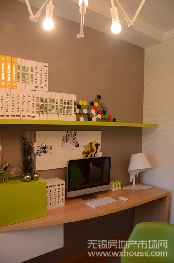 户型90㎡样板房:书房一角