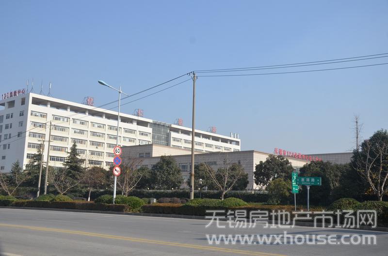 周边配套：亿仁医院      