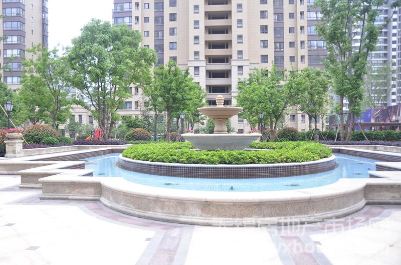 玺园240㎡平层样板间——小区实景      