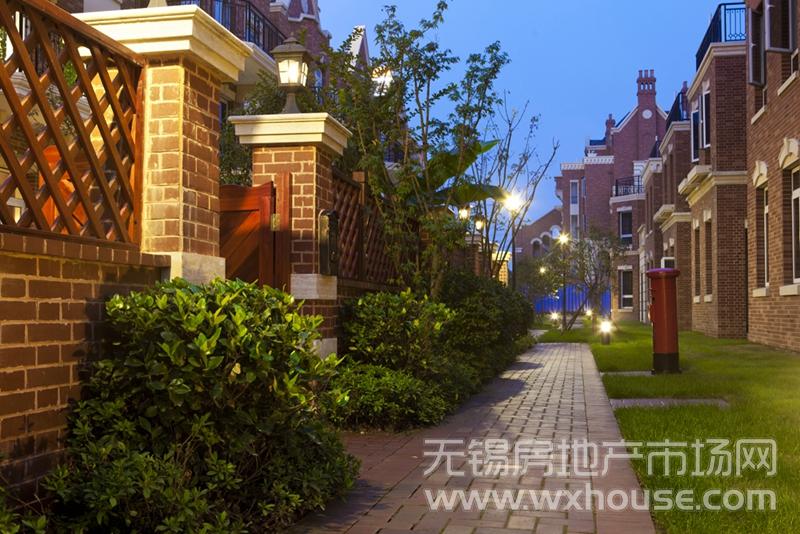 小区内部实景图      