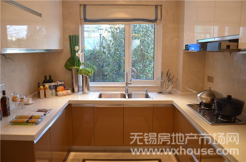 花语叠墅141平米户型样板间：一层厨房      