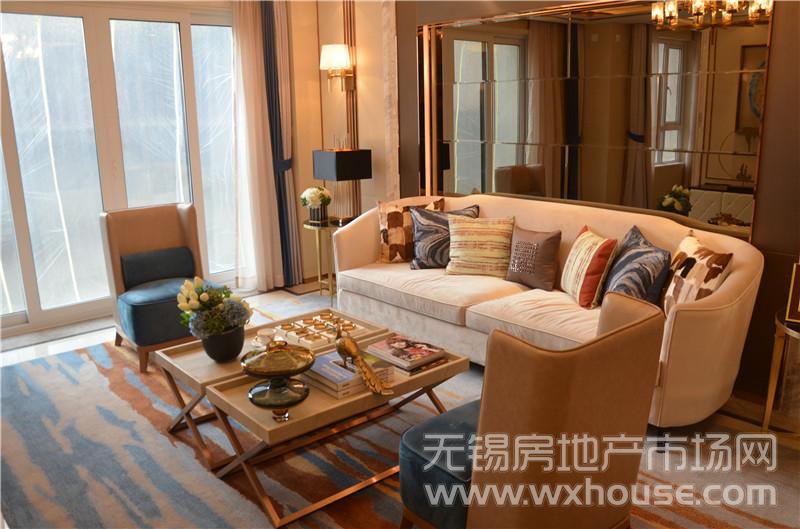 花语叠墅141平米户型样板间：一层客厅      