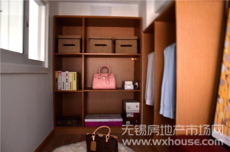 38平米公寓样板间：衣帽间      
