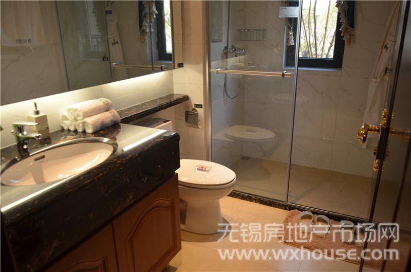 131平米户型样板间卫生间.JPG      