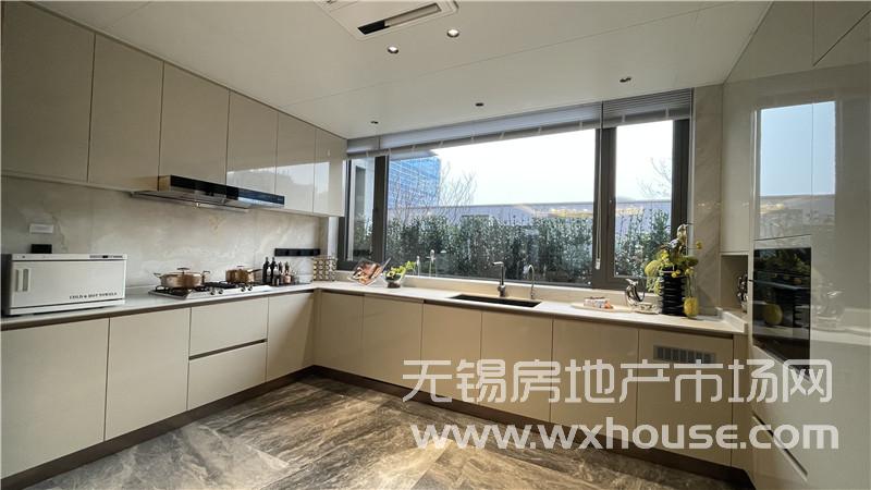 四层叠墅下叠375㎡户型样板间一层厨房